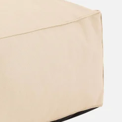 Outdoor Sessel und Fußhocker mit Olefin-Bezug in beige