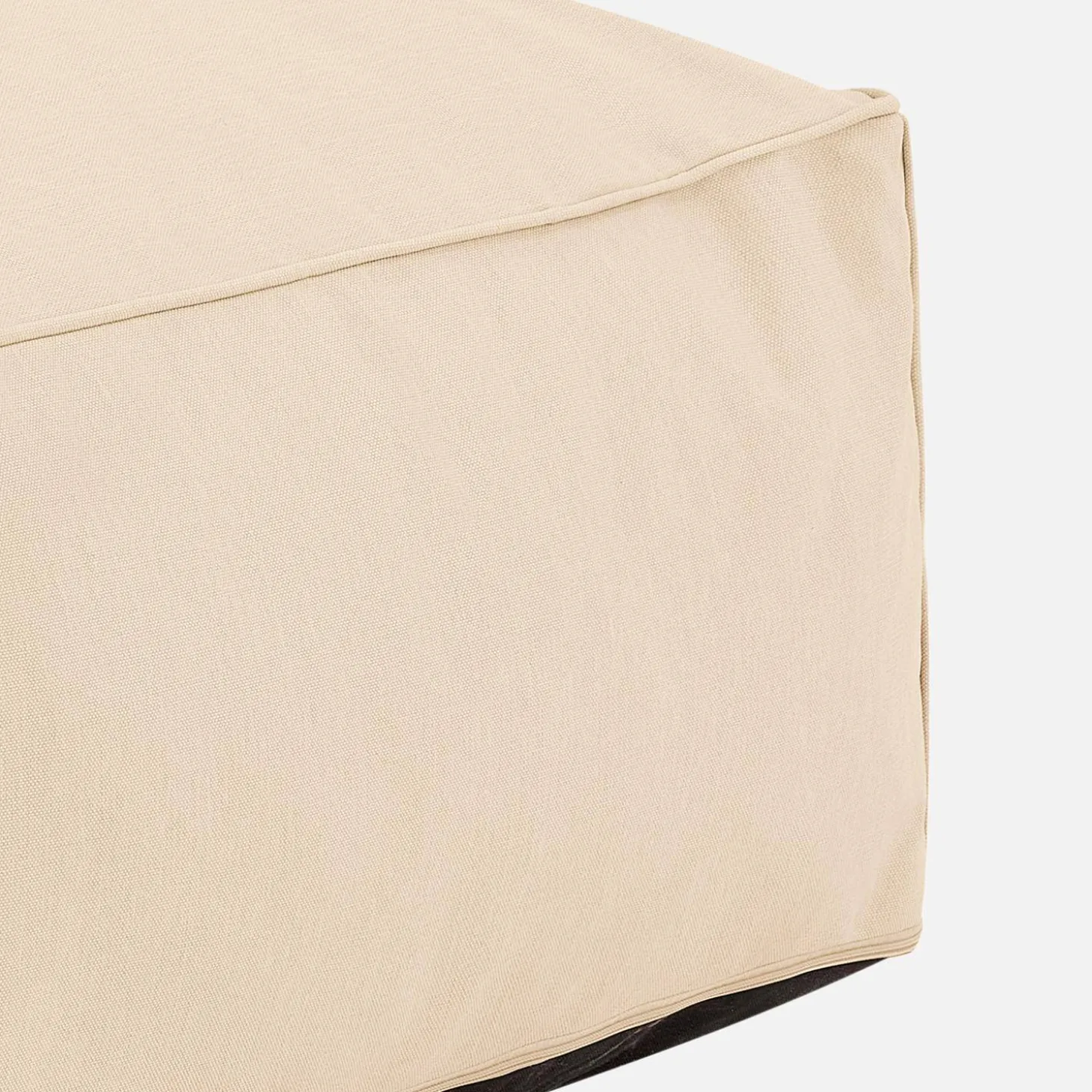 Outdoor Sessel und Fußhocker mit Olefin-Bezug in beige