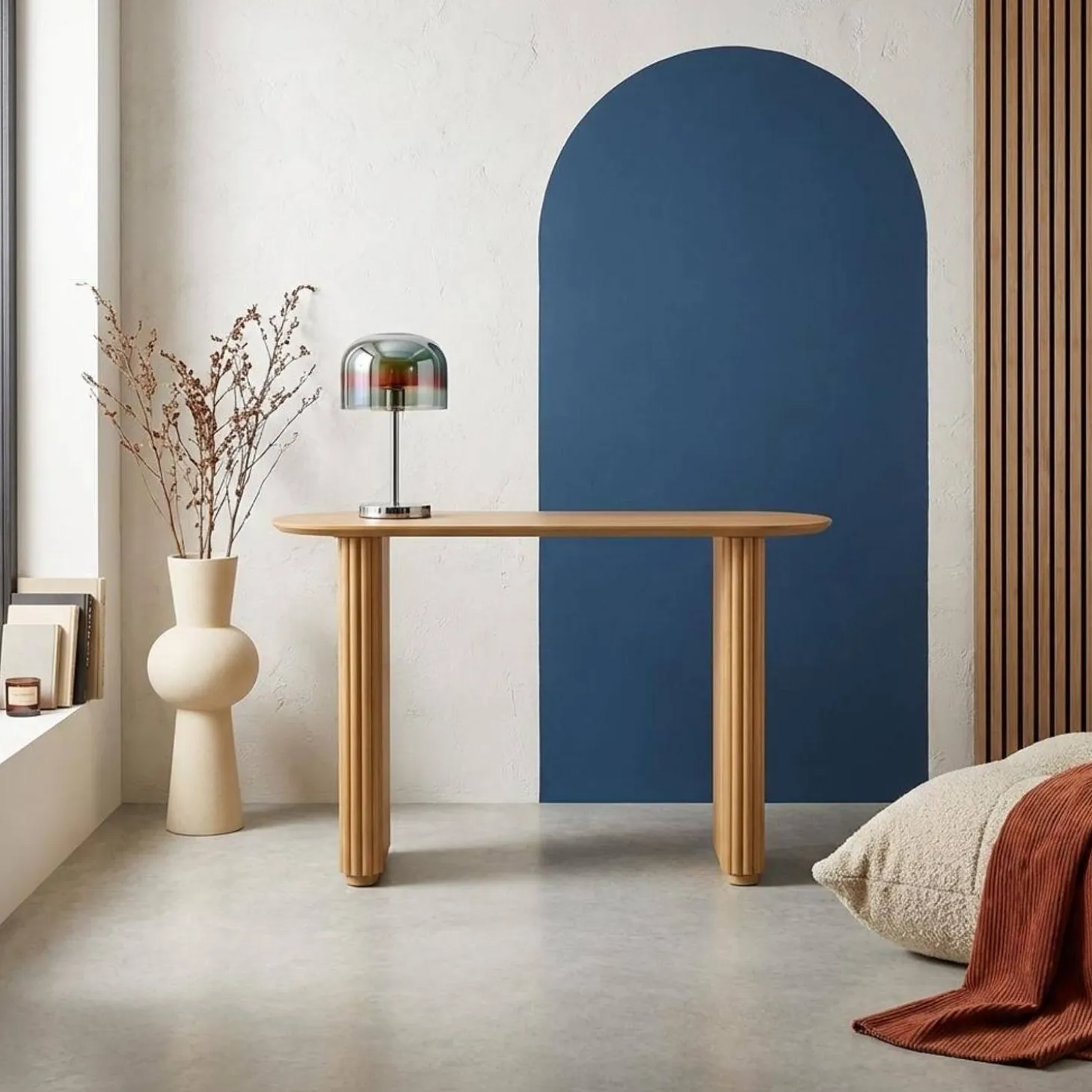 Ovale Konsole aus Heveaholz mit Eichenfurnier