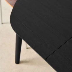 Ovaler ausziehbarer Esszimmer-Tisch Heveaholz und Eichenfurnier, für 4-6 Personen