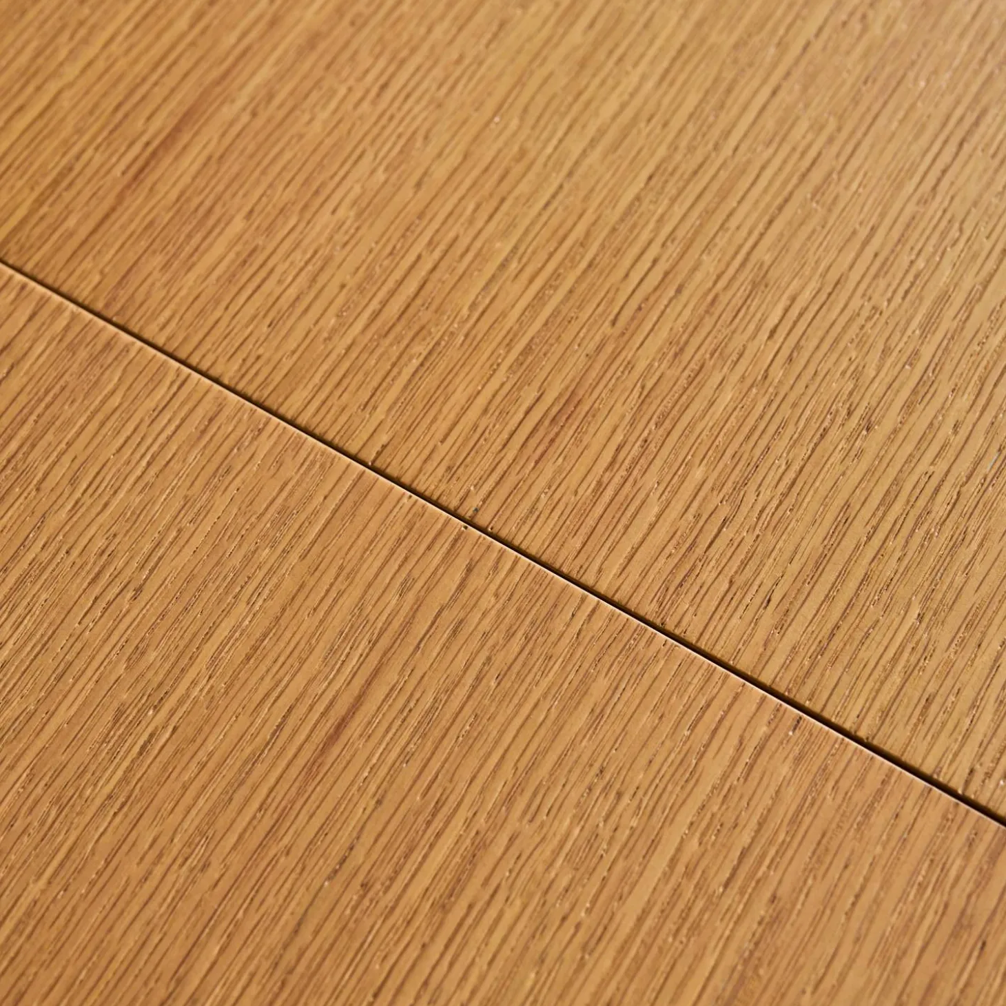 Ovaler ausziehbarer Esszimmer-Tisch Heveaholz und Eichenfurnier, für 4-6 Personen