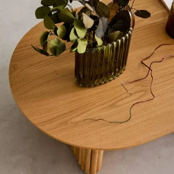 Ovaler Couchtisch Heveaholz und Eichenfurnier