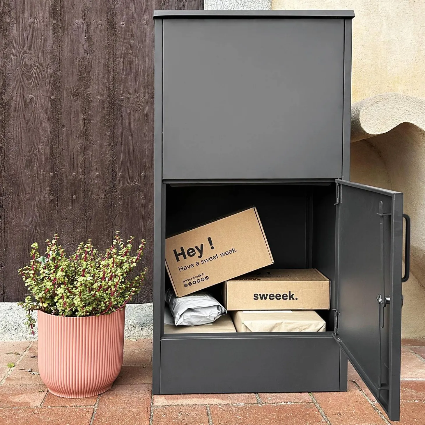Paketbox 56 cm aus verzinktem Stahl mit Schloss.