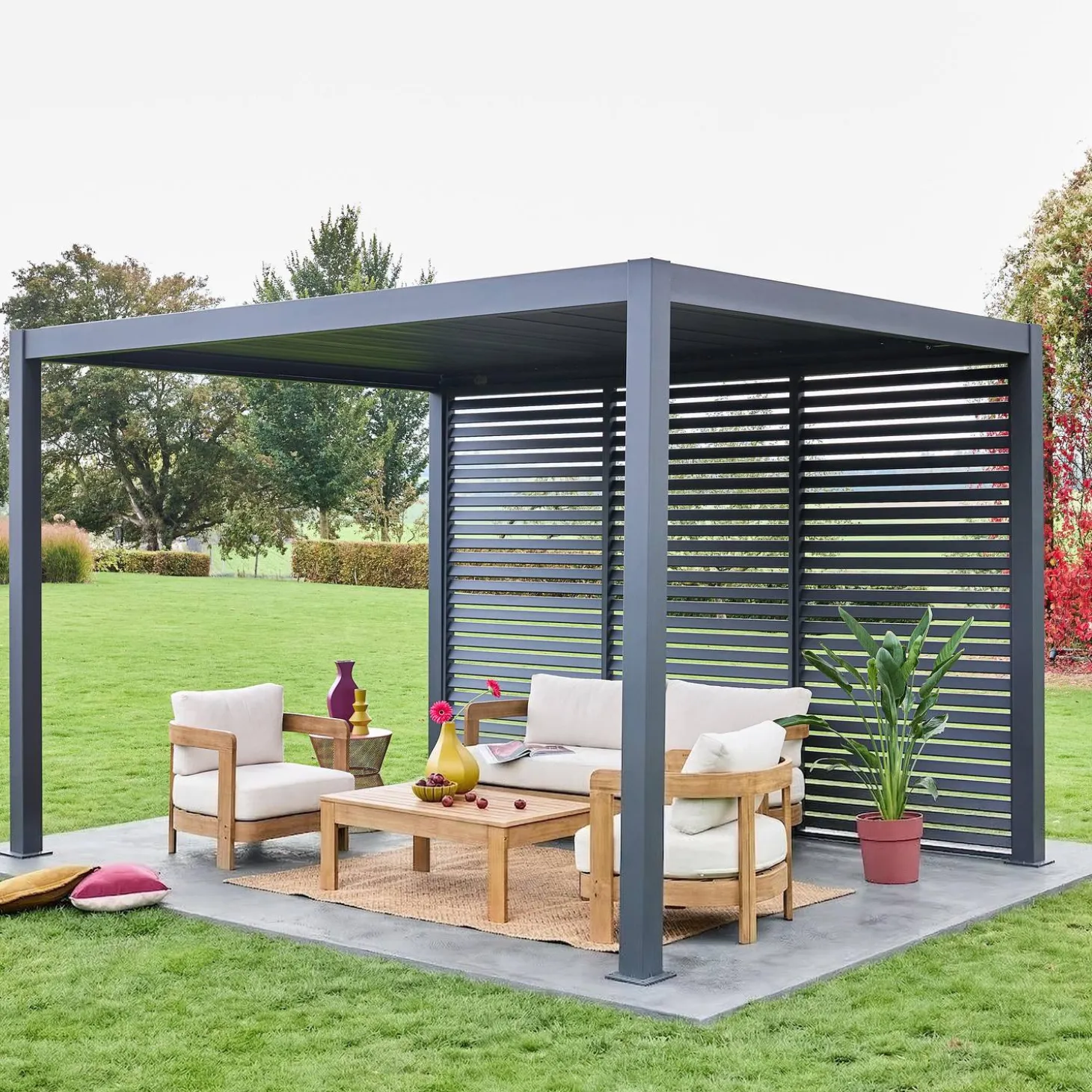 Pergola mit Lamellendach Triomphe 3x4m mit 3 Lamellenwänden 130cm