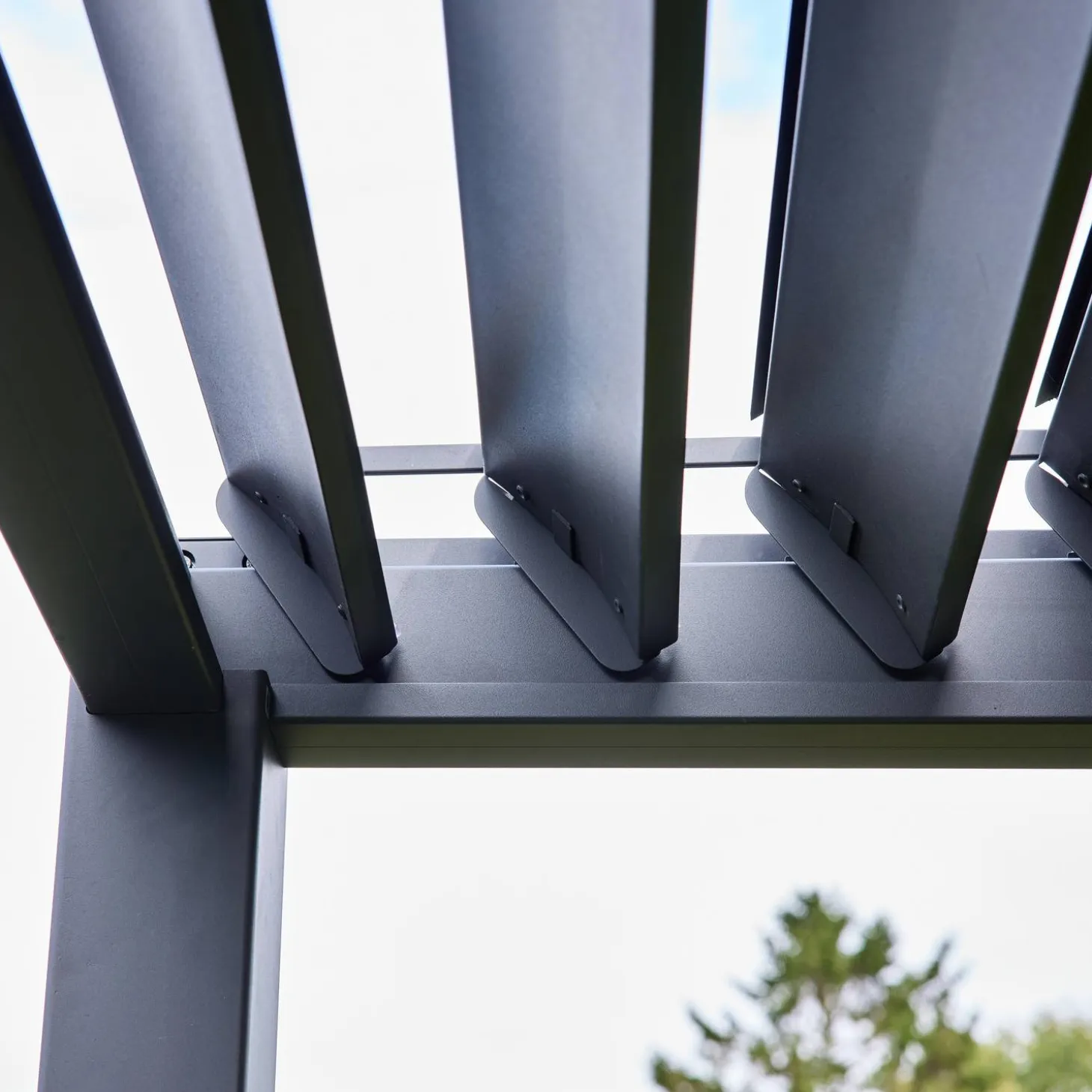 Pergola mit Lamellendach Triomphe 3x4m mit 3 Lamellenwänden 100cm