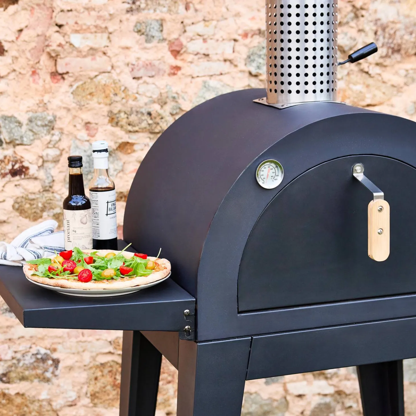 Pizzaofen für Outdoor mit Ablage