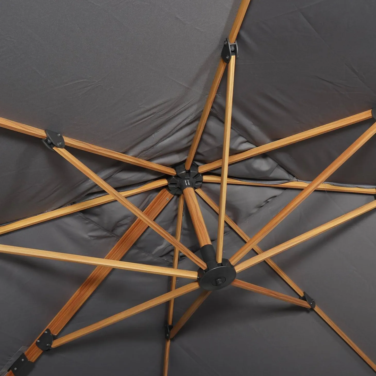 Quadratischer Ampelschirm 3x3m, Mast in Holzoptik