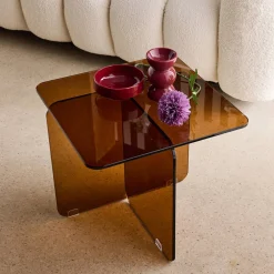 Quadratischer Couchtisch aus gehärtetem Glas