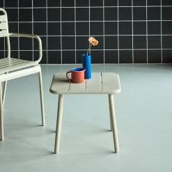 Quadratischer Couchtisch für den Garten aus Stahl