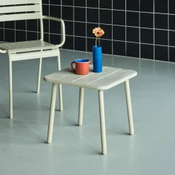 Quadratischer Couchtisch für den Garten aus Stahl