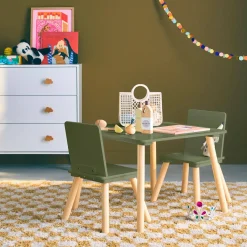 Quadratischer Kindertisch mit 2 Stühlen, Beine aus Kiefer