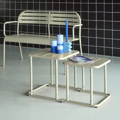 Quadratischer Satztisch für den Außenbereich aus Stahl
