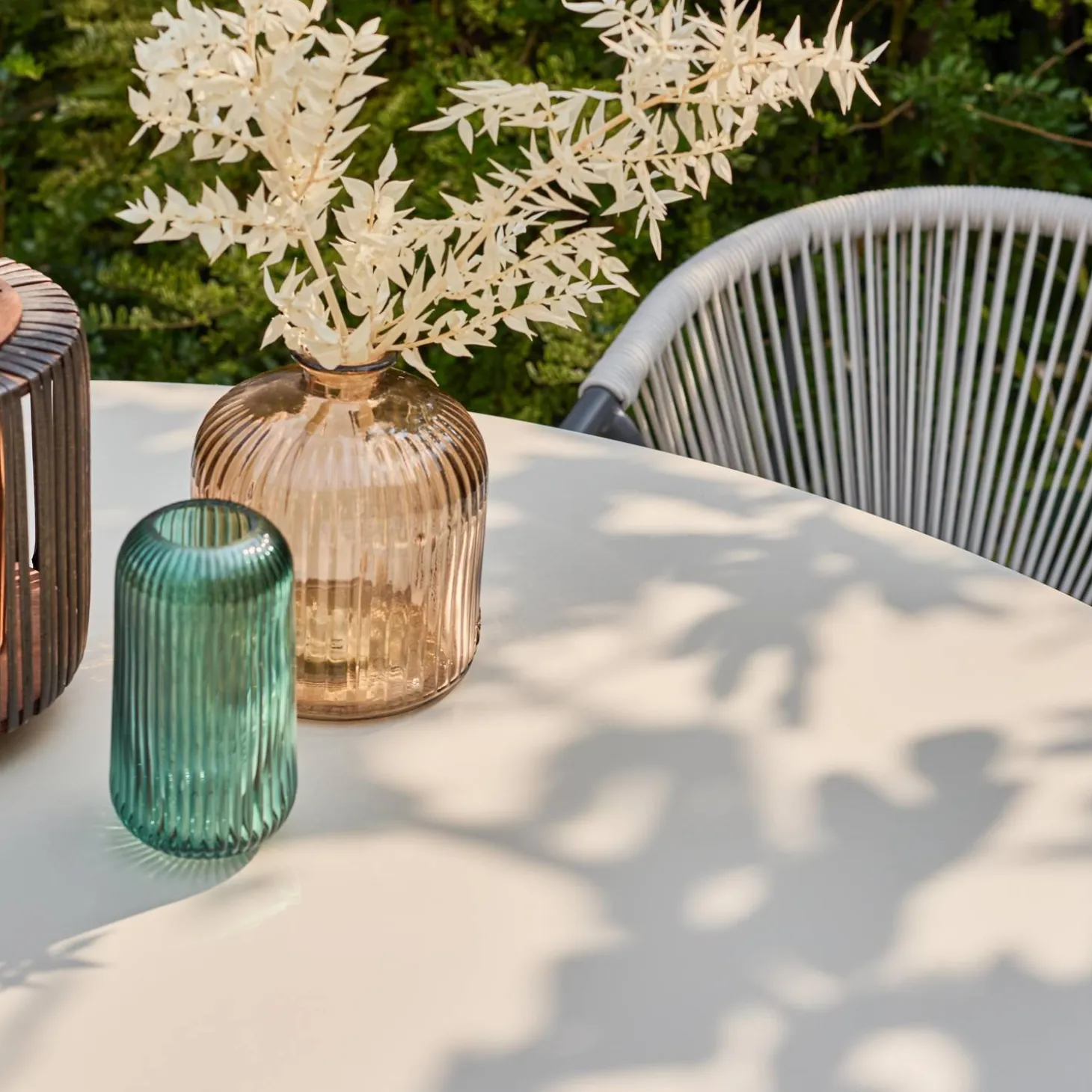 Runder Gartentisch Ø140 cm aus Aluminium und Glas für 6 Personen