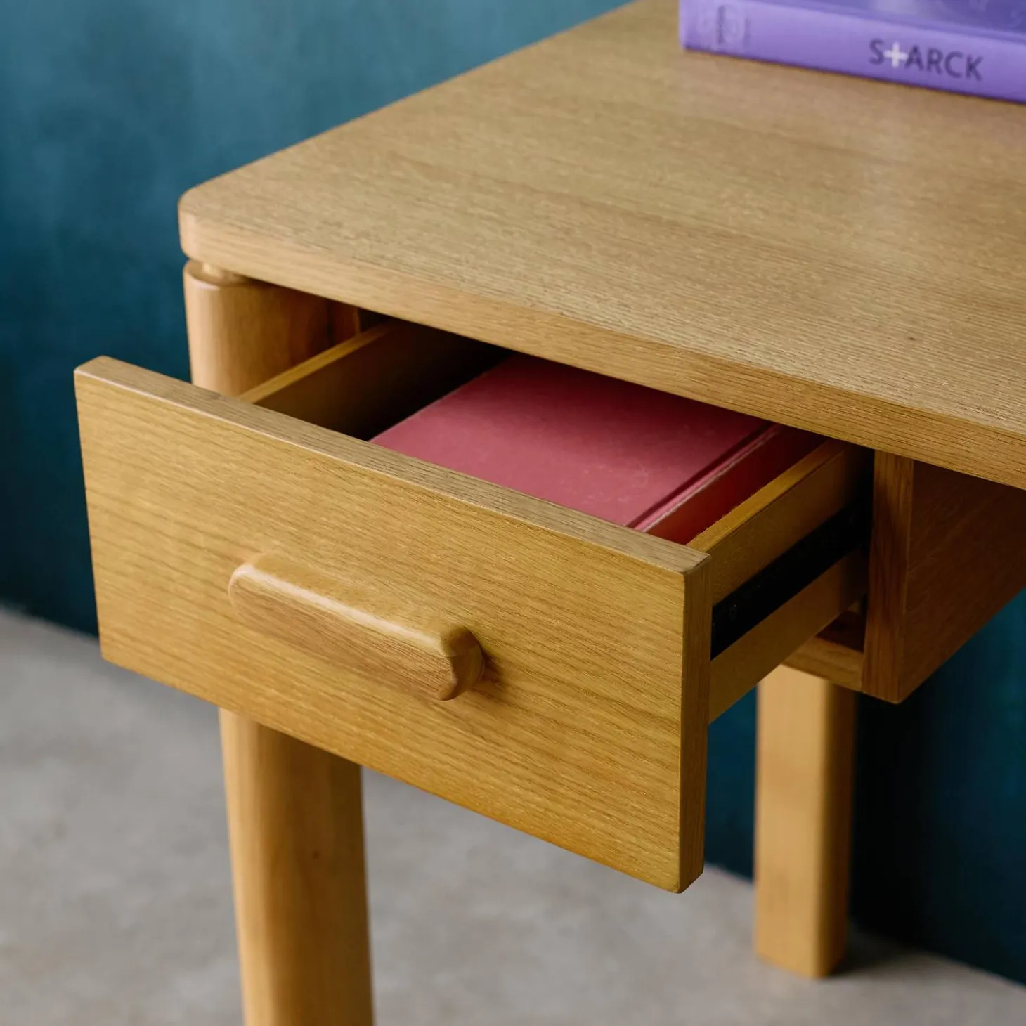 Schreibtisch aus Heveaholz Platte mit Eichenfurnier 1 Schublade