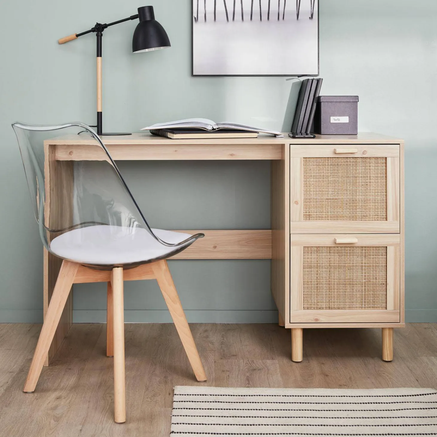 Schreibtisch mit Holzdekor und Rattan-Geflecht