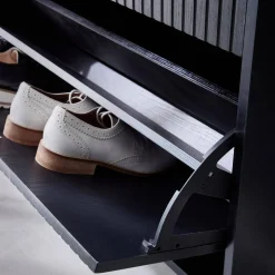 Schuhschrank mit 3 gerilffelten Türen