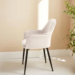 Sessel mit Samtbezug und Metallbeinen