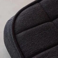 Sessel mit strukturiertem Bouclébezug