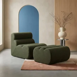 Sessel mit strukturiertem Bouclé-Bezug und Hocker