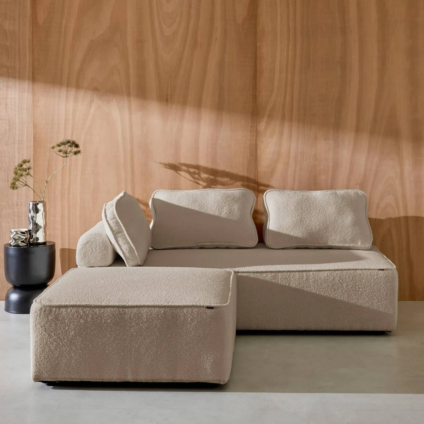 Sessel und 2-Sitzer Sofa mit Bouclé-Bezug für ein modulares Sofa