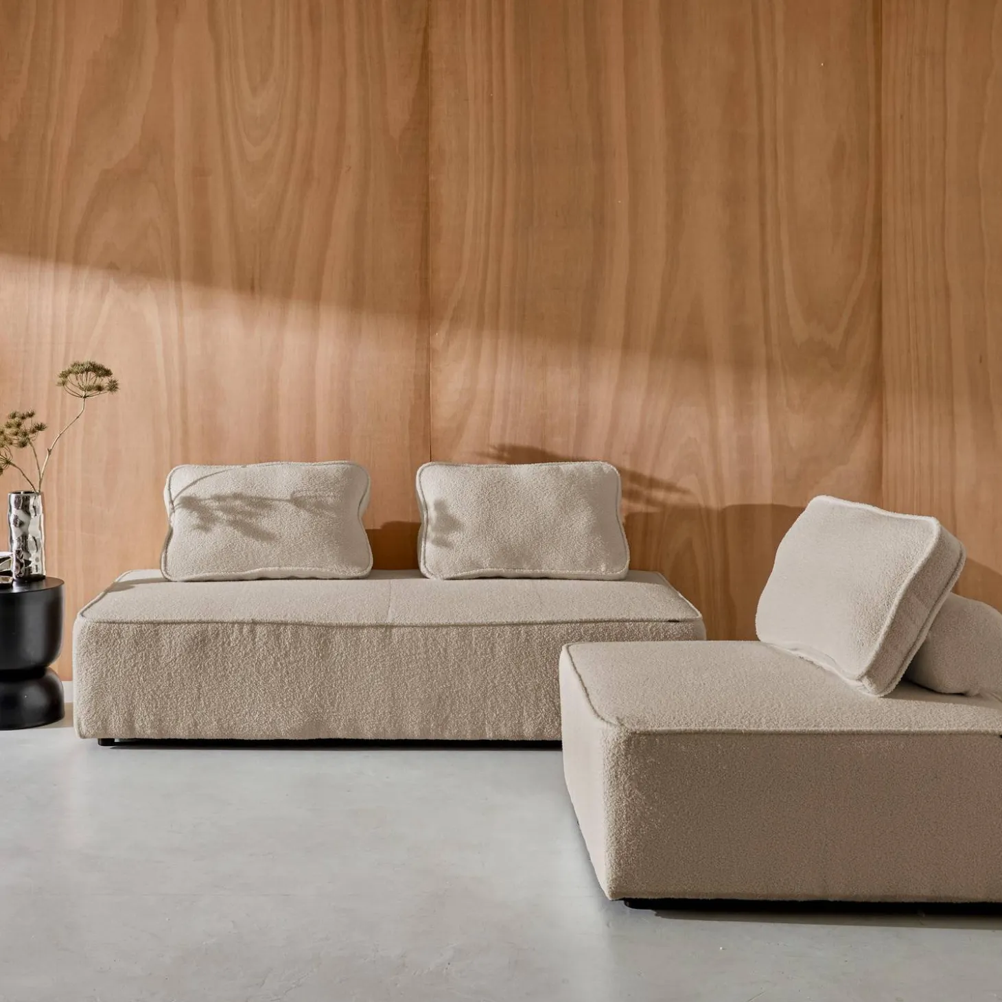 Sessel und 2-Sitzer Sofa mit Bouclé-Bezug für ein modulares Sofa