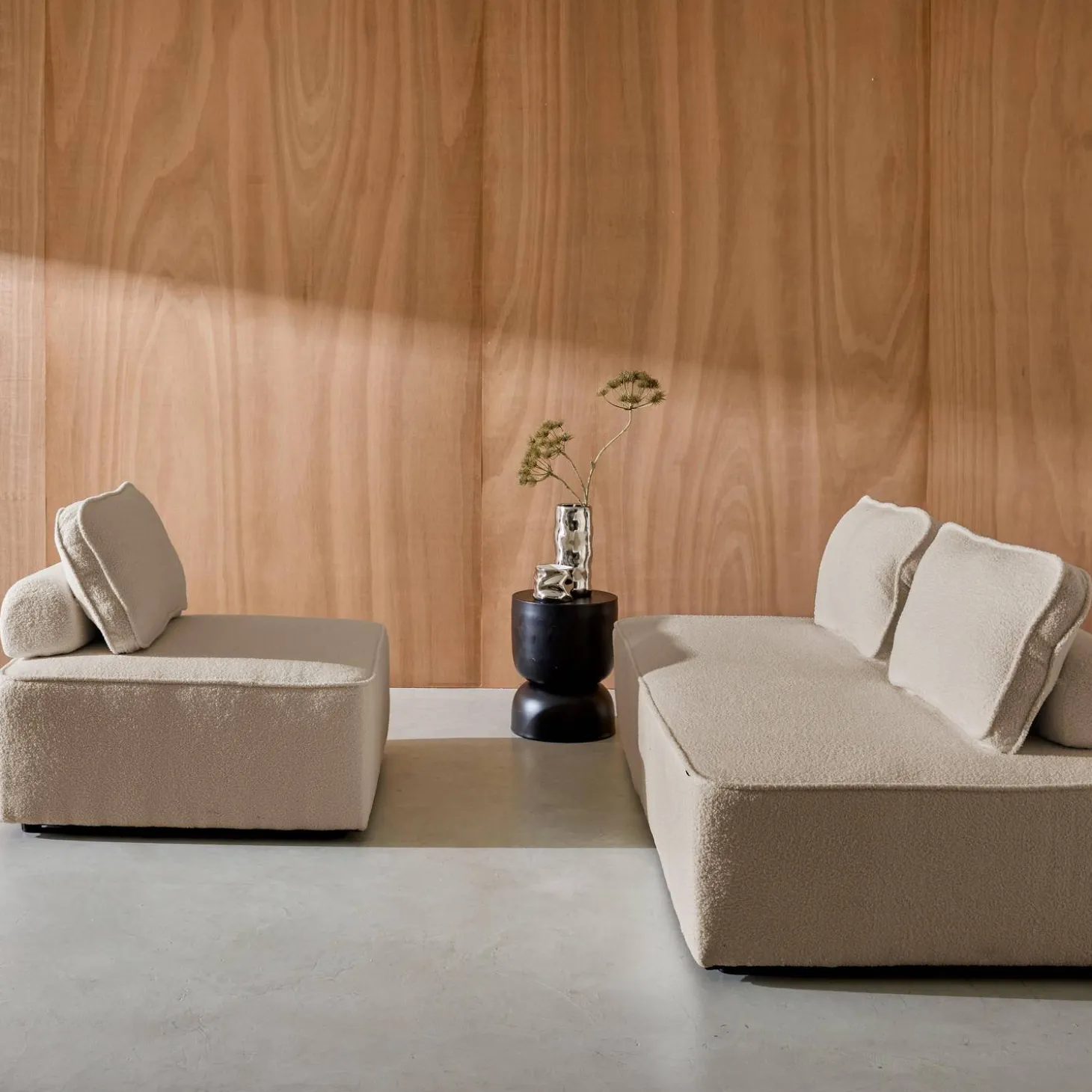 Sessel und 2-Sitzer Sofa mit Bouclé-Bezug für ein modulares Sofa