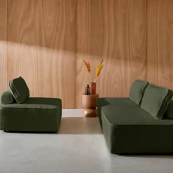 Sessel und 2-Sitzer Sofa mit Bouclé-Bezug für ein modulares Sofa