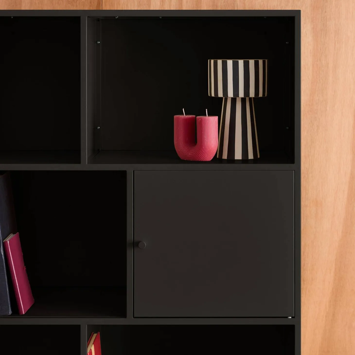 Sideboard, industrielles Aufbewahrungsmöbel aus Stahl mit 8 Stauräumen