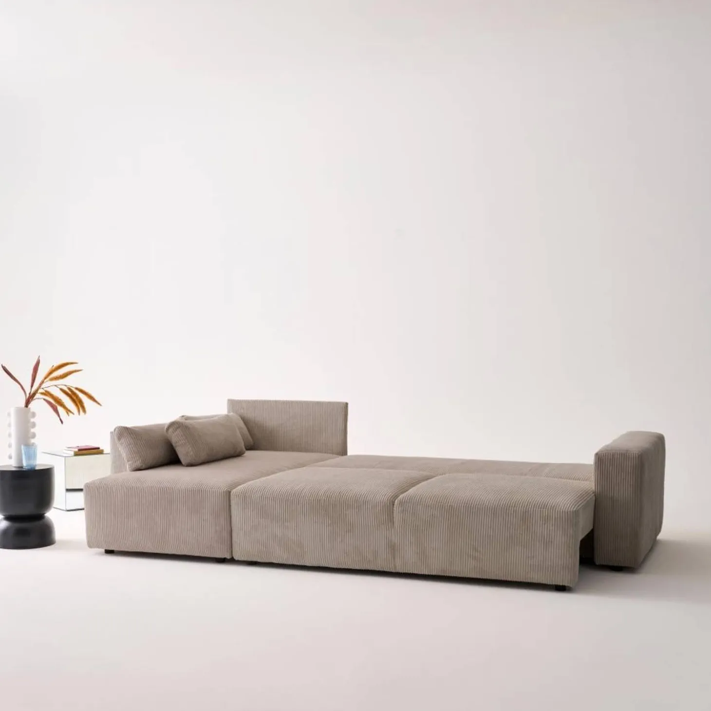 5-Sitzer Ecksofa mit Cordbezug und Schlaffunktion, Recamiere beidseitig montierbar