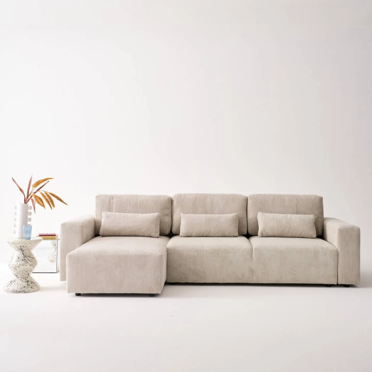 5-Sitzer Ecksofa mit Cordbezug und Schlaffunktion, Recamiere beidseitig montierbar
