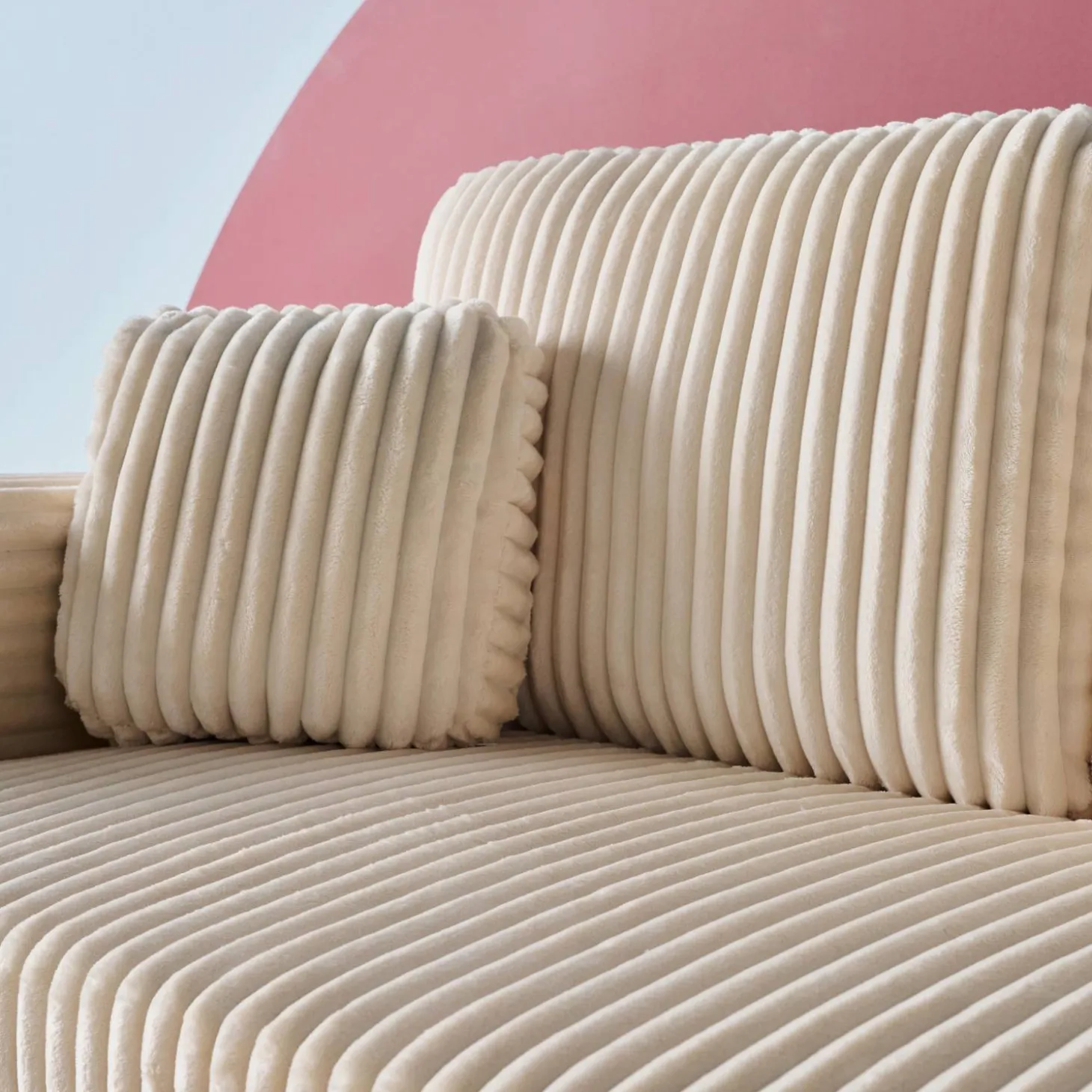 3-Sitzer Ecksofa mit Schlaffunktion und breit geripptem Bezug mit Fell-Optik