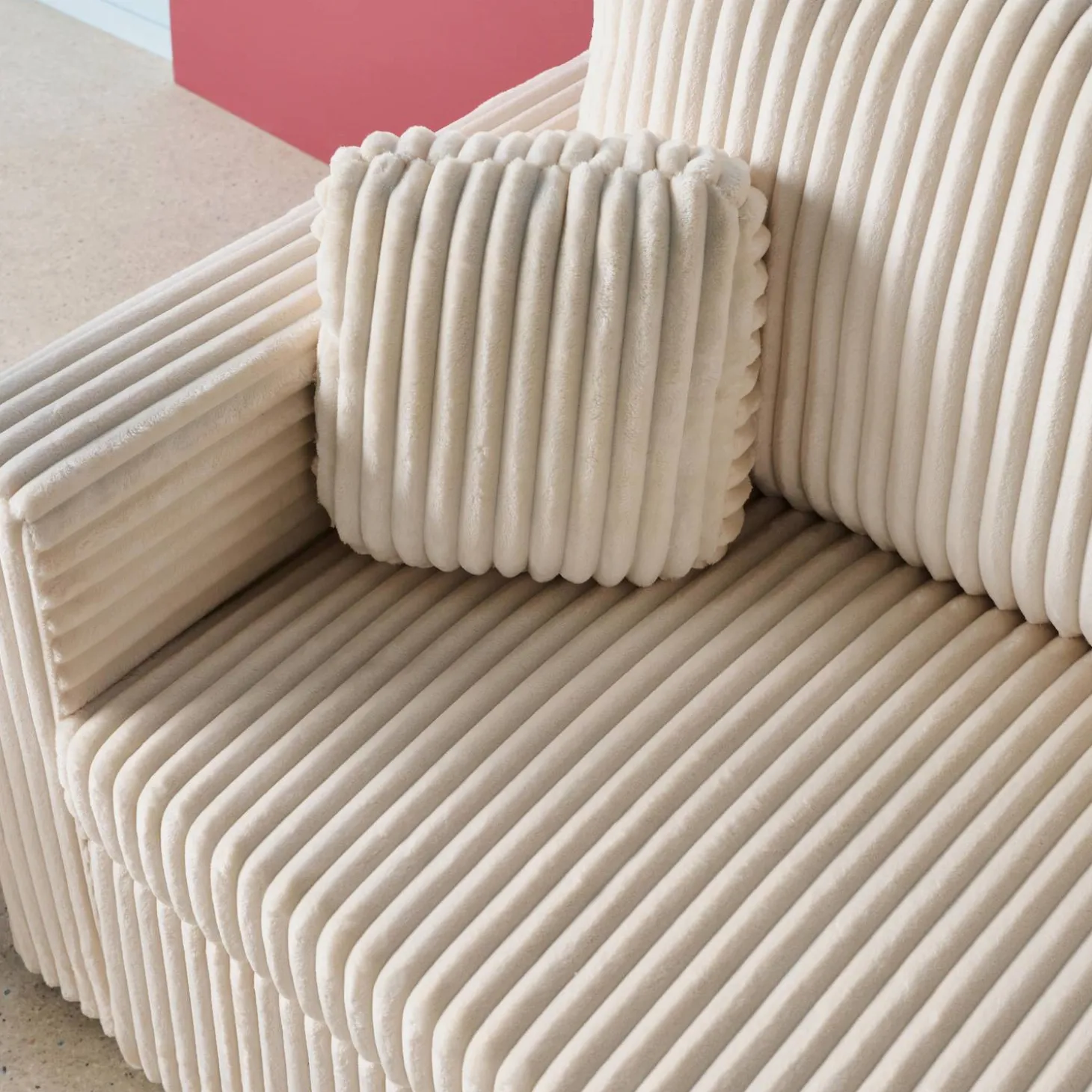 3-Sitzer Ecksofa mit Schlaffunktion und breit geripptem Bezug mit Fell-Optik