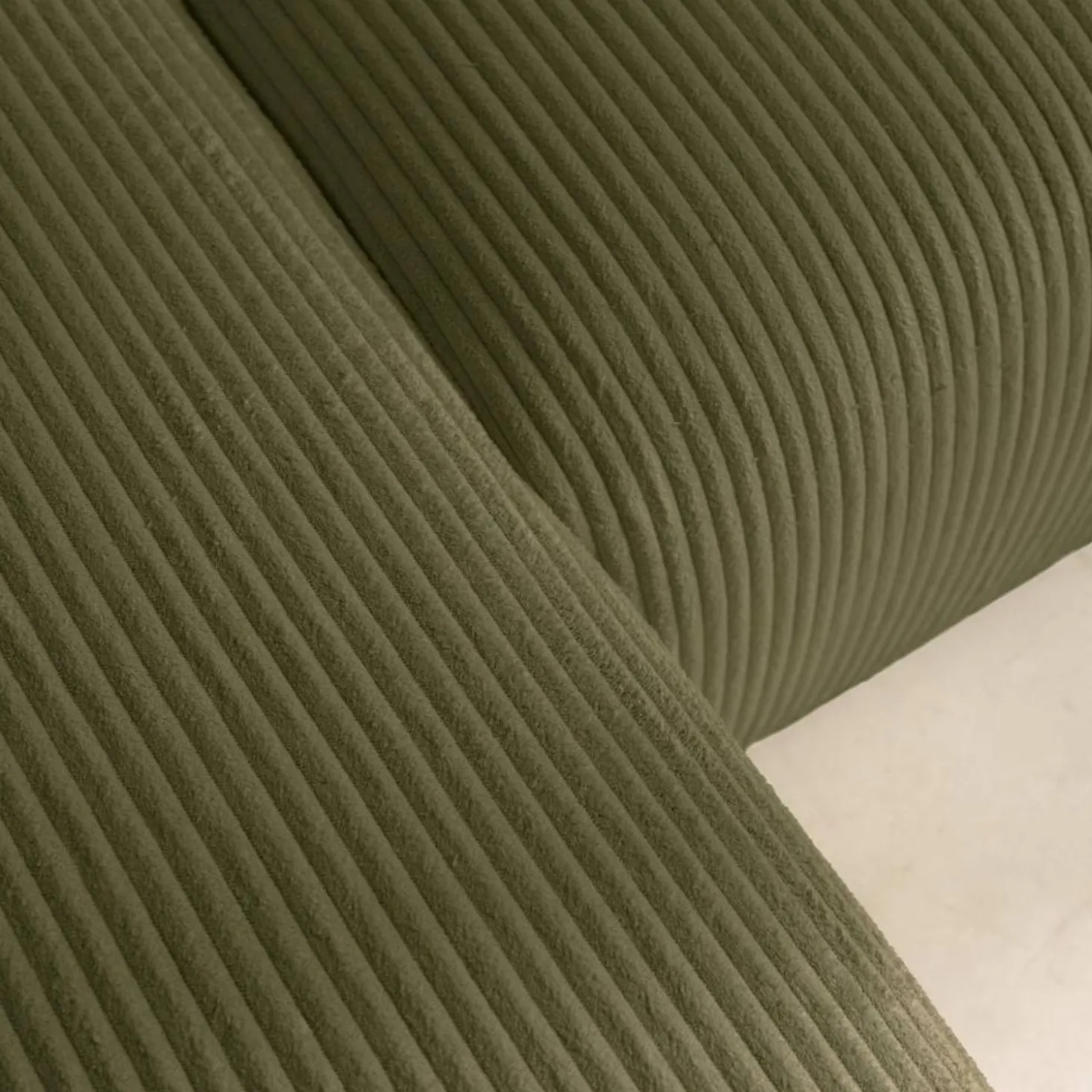 3-Sitzer Ecksofa mit Schlaffunktion und Cordbezug, Recamiere beidseitig montierbar