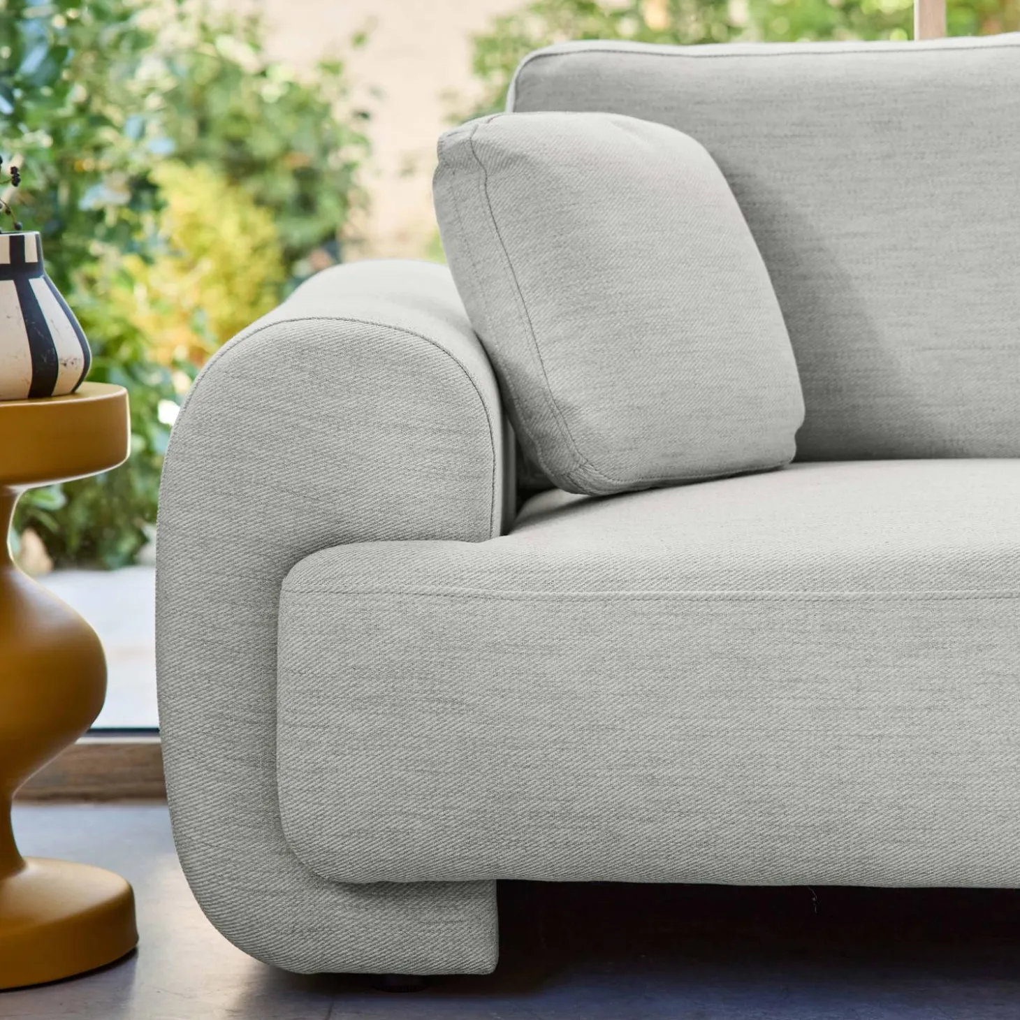 3-Sitzer Ecksofa Recamiere rechts mit Stoffbezug, runde Füße