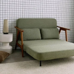 2-Sitzer Schlafsofa aus nussbaumfarbenem Heveaholz mit strukturiertem Bouclé-Bezug