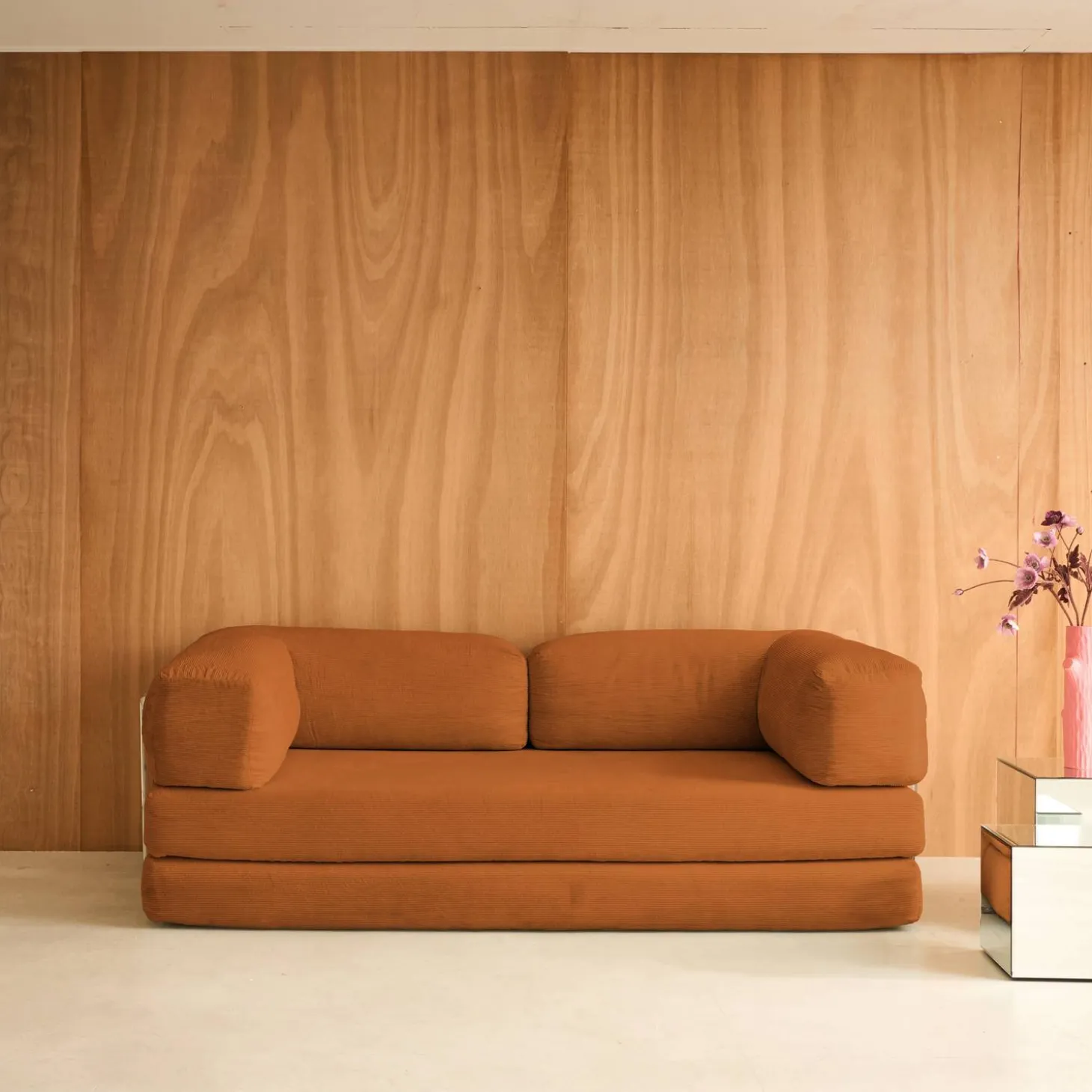 3-Sitzer-Schlafsofa im Vintage-Stil mit Cordbezug und verchromtem Außengestell