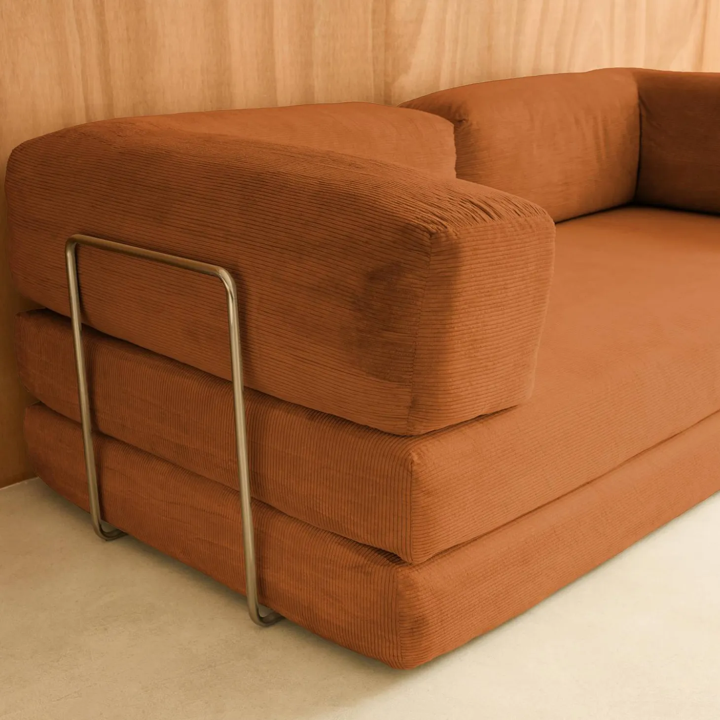 3-Sitzer-Schlafsofa im Vintage-Stil mit Cordbezug und verchromtem Außengestell
