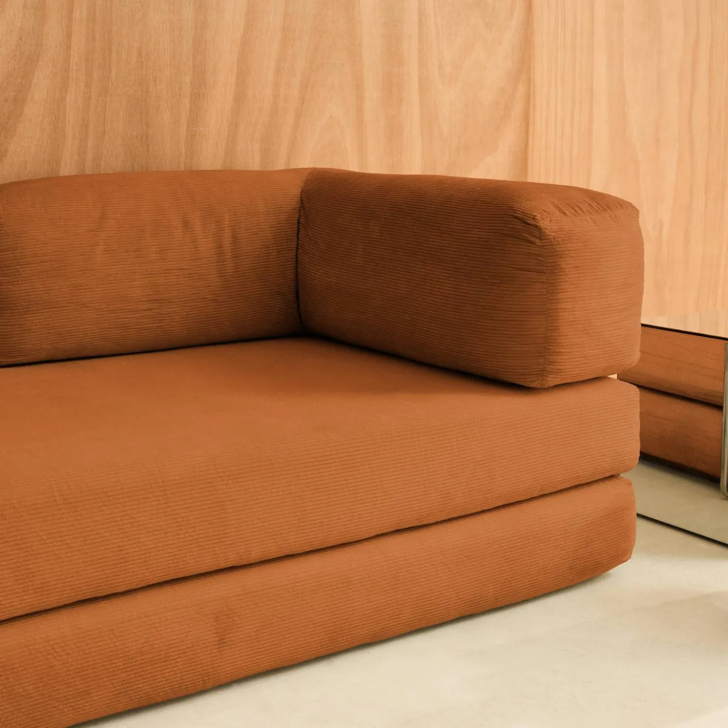 3-Sitzer-Schlafsofa im Vintage-Stil mit Cordbezug und verchromtem Außengestell
