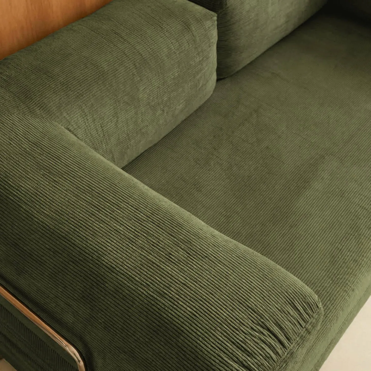 3-Sitzer-Schlafsofa im Vintage-Stil mit Cordbezug und verchromtem Außengestell