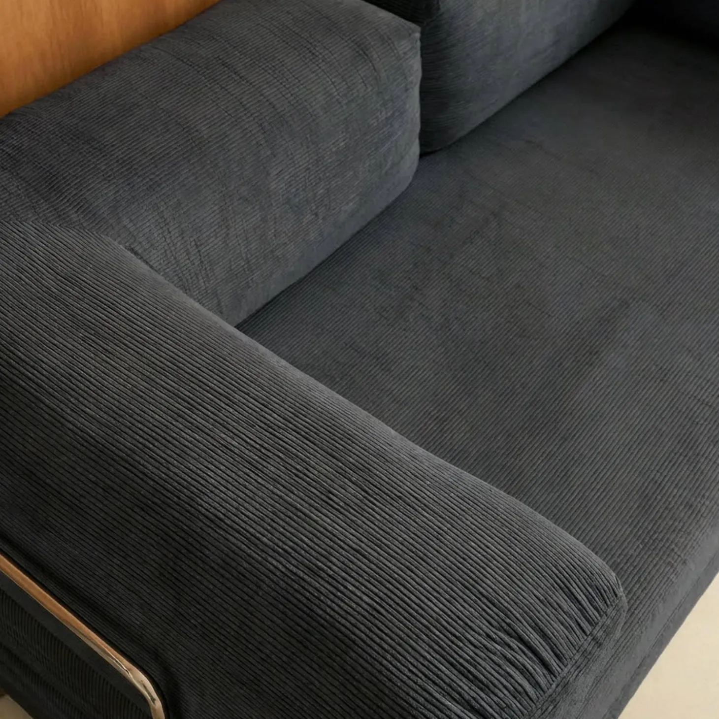 3-Sitzer-Schlafsofa im Vintage-Stil mit Cordbezug und verchromtem Außengestell