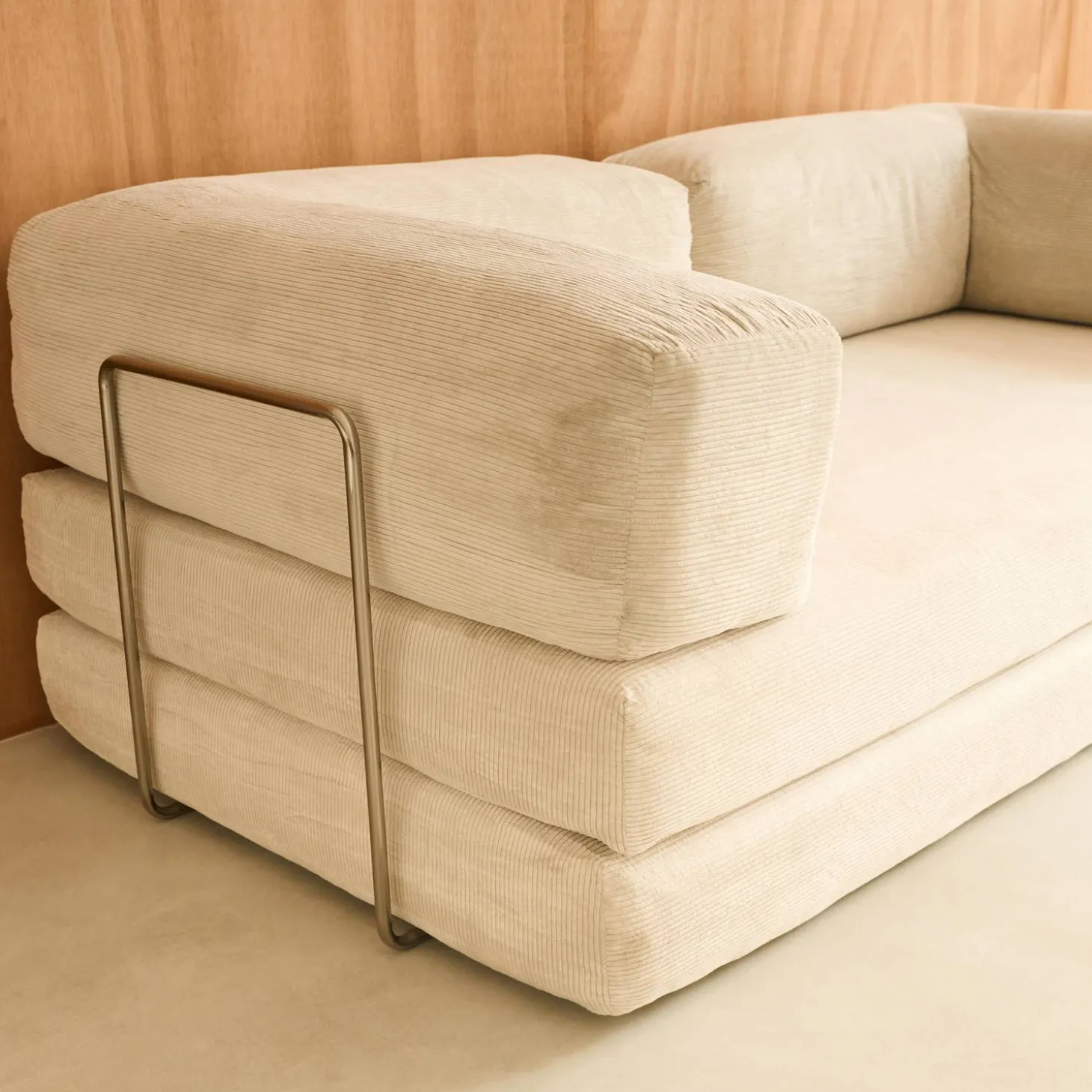3-Sitzer-Schlafsofa im Vintage-Stil mit Cordbezug und verchromtem Außengestell