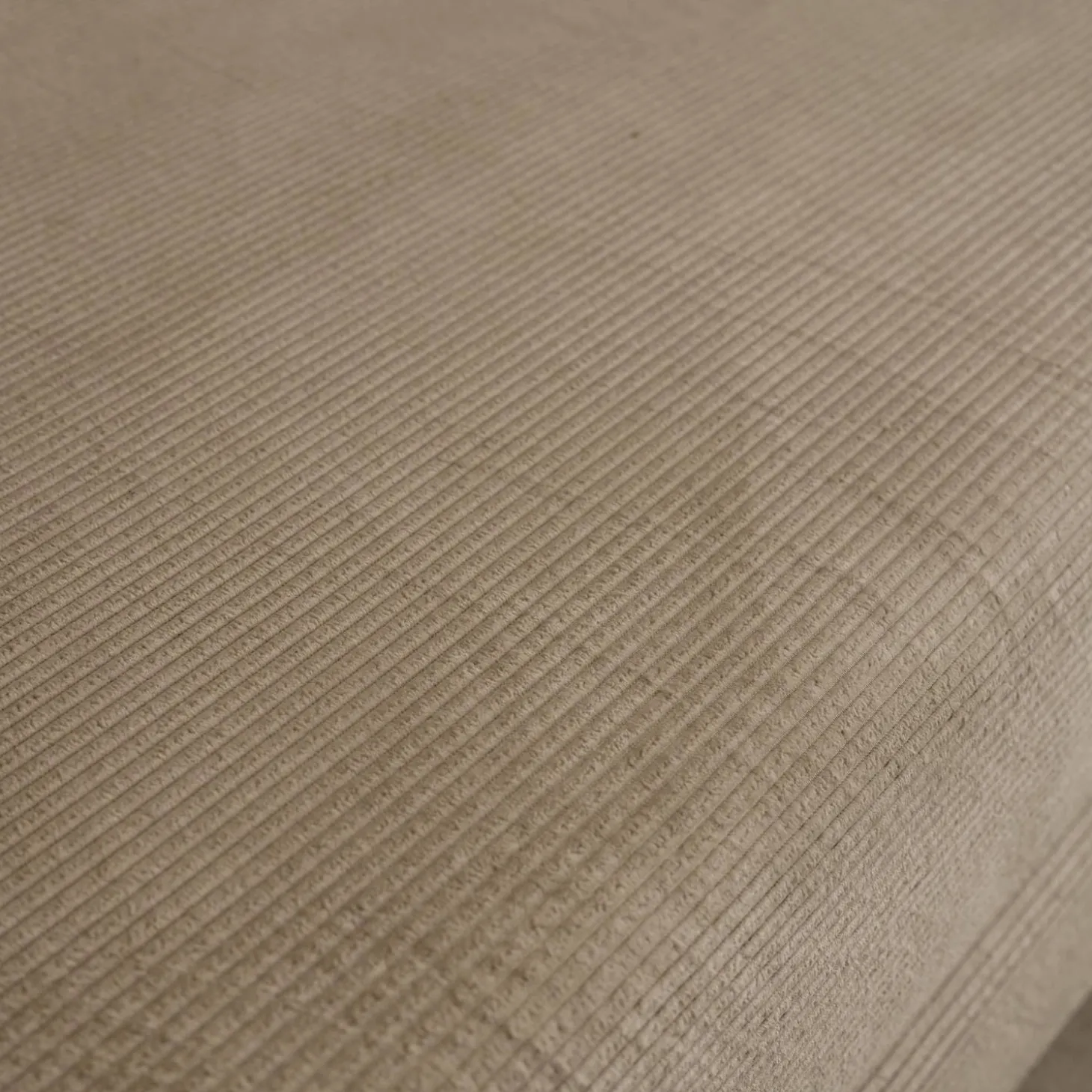 3-Sitzer-Schlafsofa im Vintage-Stil mit Cordbezug und verchromtem Außengestell