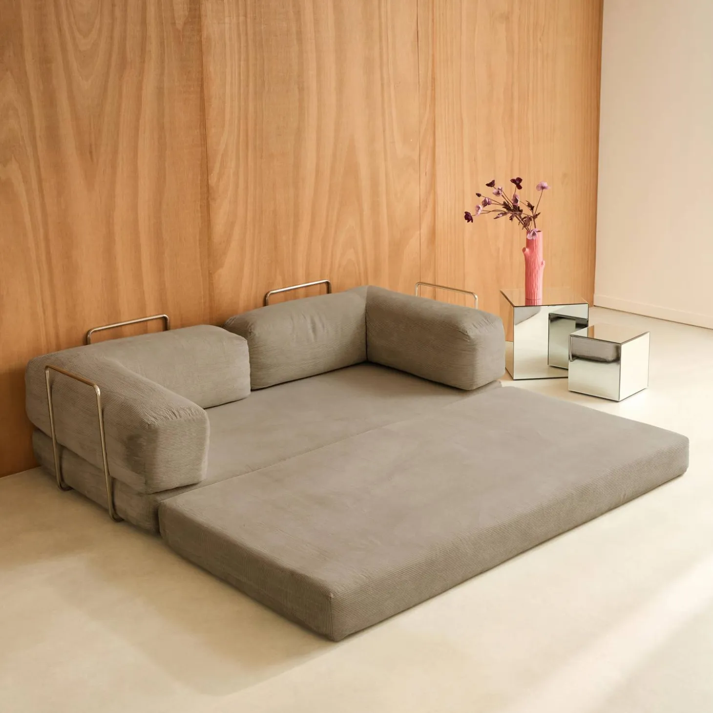 3-Sitzer-Schlafsofa im Vintage-Stil mit Cordbezug und verchromtem Außengestell