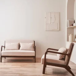 2-Sitzer Sofa + Sessel aus nussbaumfarbenem Hevea-Holz mit Bezug in beige
