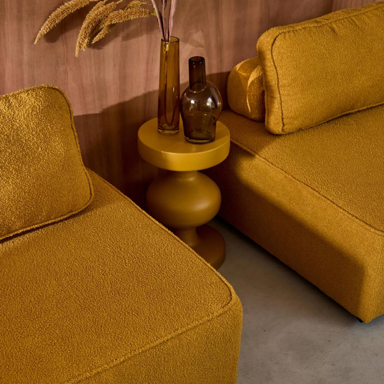 2-Sitzer Sofa und 2 Sessel mit Bouclé-Bezug für ein modulares Sofa