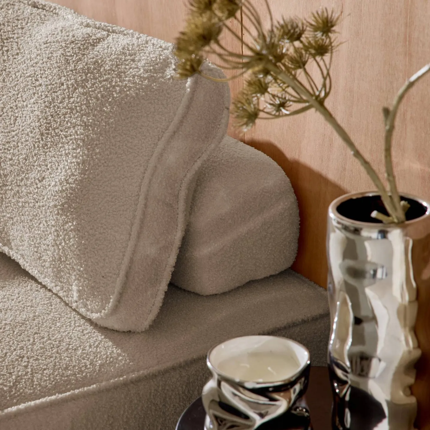 2-Sitzer Sofa und 2 Sessel mit Bouclé-Bezug für ein modulares Sofa