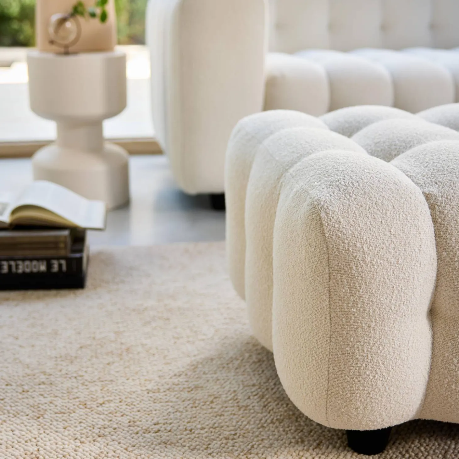 Sitzhocker Fußhocker mit strukturiertem Bouclébezug für 3-Sitzer Ecksofa Leon