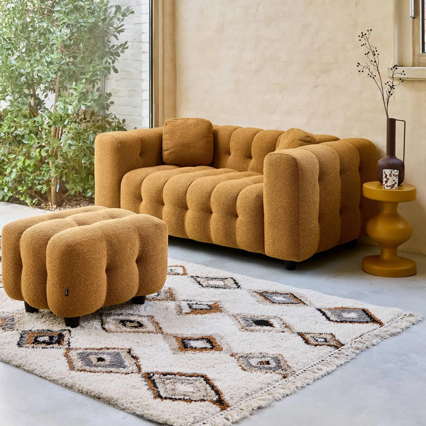 Sitzhocker Fußhocker mit strukturiertem Bouclébezug für 2-Sitzer Sofa Leon