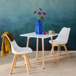 Skandinavischer quadratischer Esstisch 70 cm + 2 Stühle