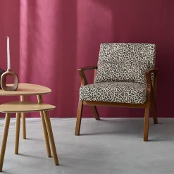 Skandinavischer Sessel aus Hevea-Holz mit Leopardenmuster